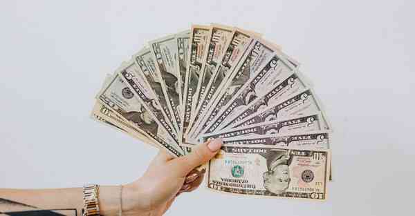 英雄联盟AI绘画格温