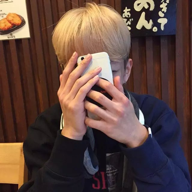 孔莲剑滢