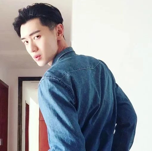 龙爱颖绍