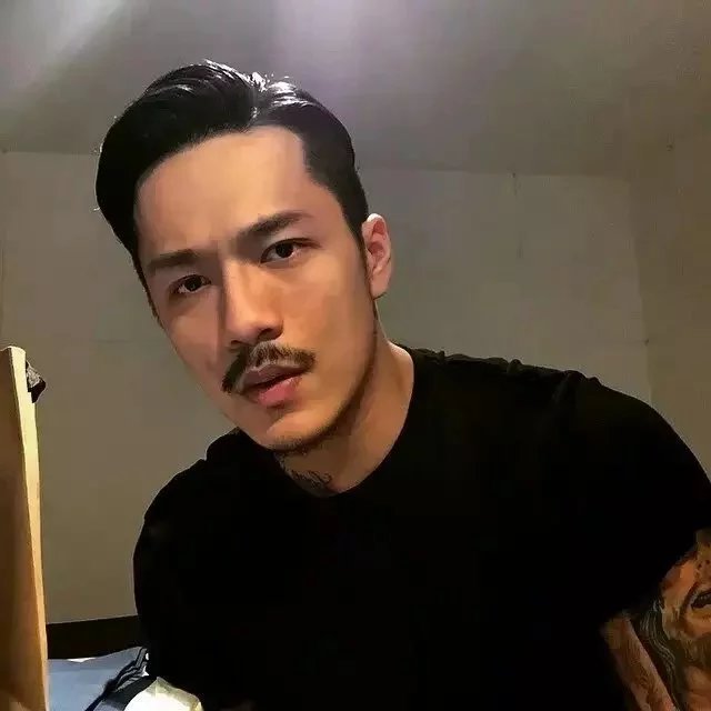 杨威斌翠